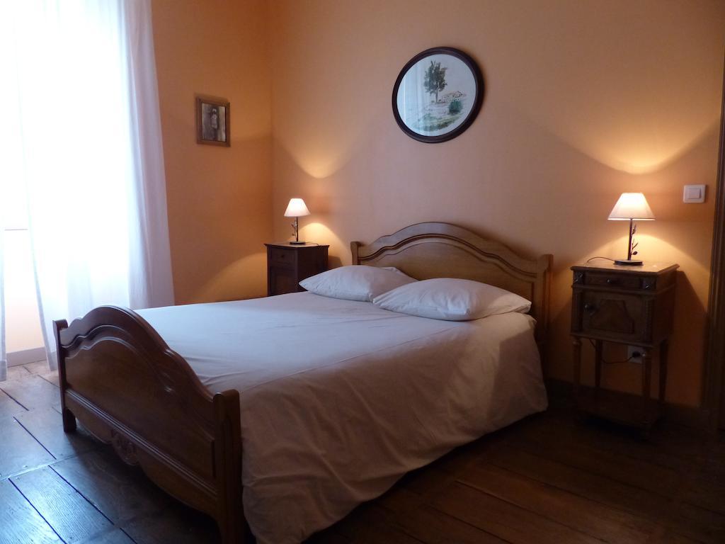 Le Domaine De Panissac Bed & Breakfast Berneuil  Phòng bức ảnh