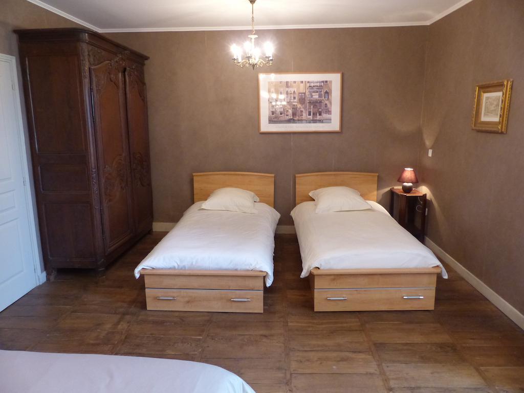 Le Domaine De Panissac Bed & Breakfast Berneuil  Phòng bức ảnh