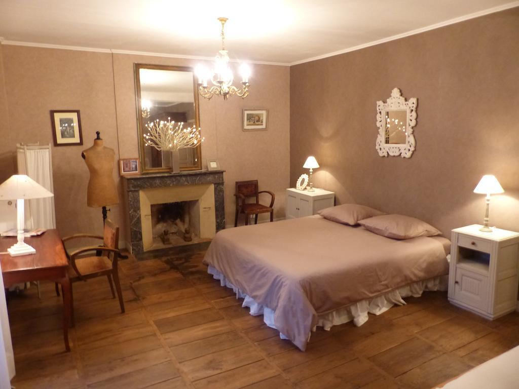 Le Domaine De Panissac Bed & Breakfast Berneuil  Phòng bức ảnh